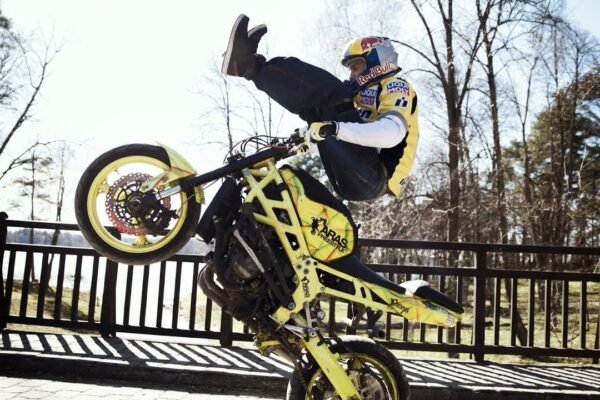 Stunt Bike Sport: Thrilling Tricks and Techniques Revealed Stunt Bike Sport