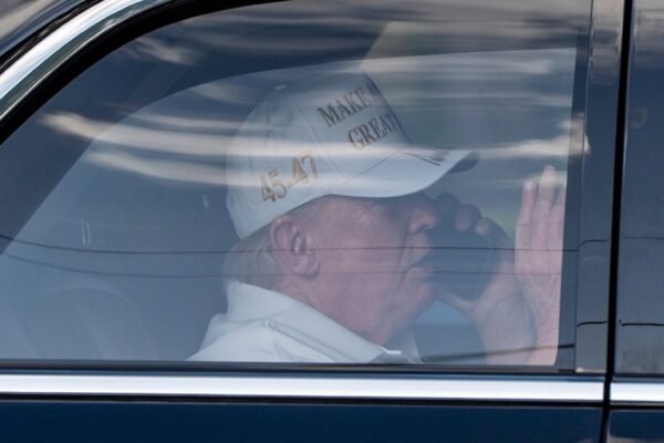 Democrats hammer Trump for their golf weekend while actions fall Photo: Donald Trump