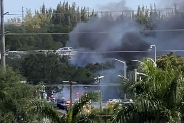 Little plane is blocked in the mouse mouth, Florida; 3 people on board