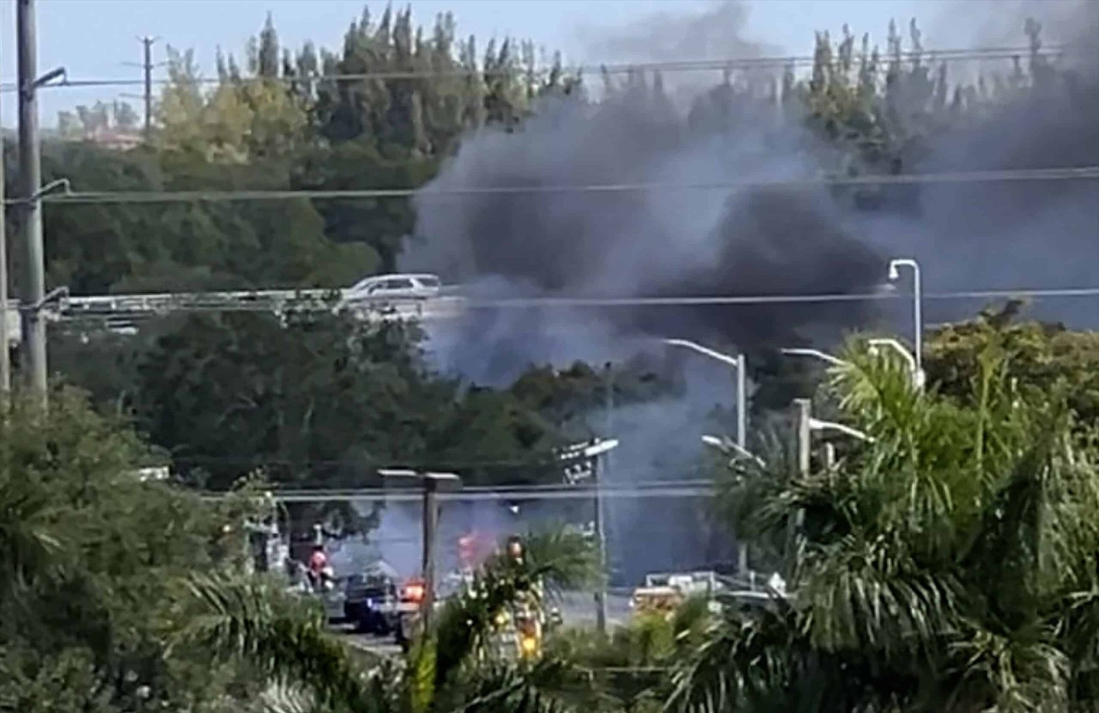 Little plane is blocked in the mouse mouth, Florida; 3 people on board