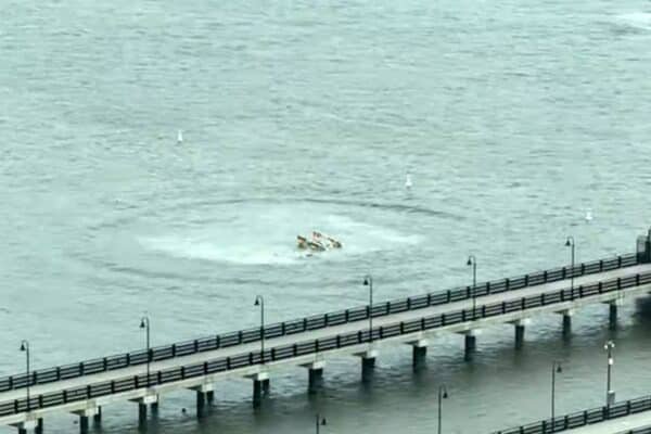 The helicopter crashes in the Hudson River in New York City; 5 killed, looking for 1 more: sources