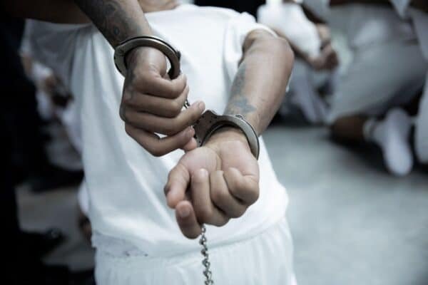 Photo: USA. Deported more than 250 alleged gang members to the mega prisponent of El Salvador