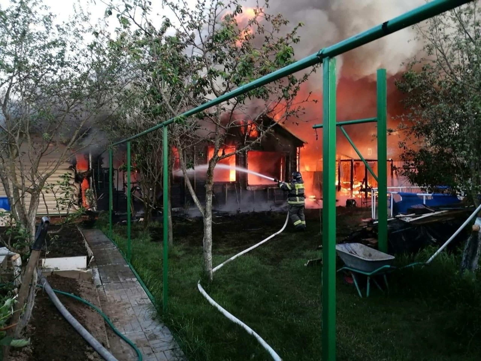 Hundreds of drones attack Russia with impacts, informed interruption in Moscow