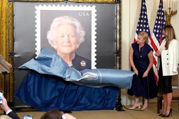 Melania Trump presents the seal in honor of Barbara Bush, with George W. Bush absent Melania Trump presents the seal in honor of Barbara Bush, with George W. Bush absent