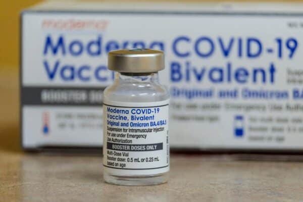 Why are more than 300 people in the United States still dying of Covid every week?