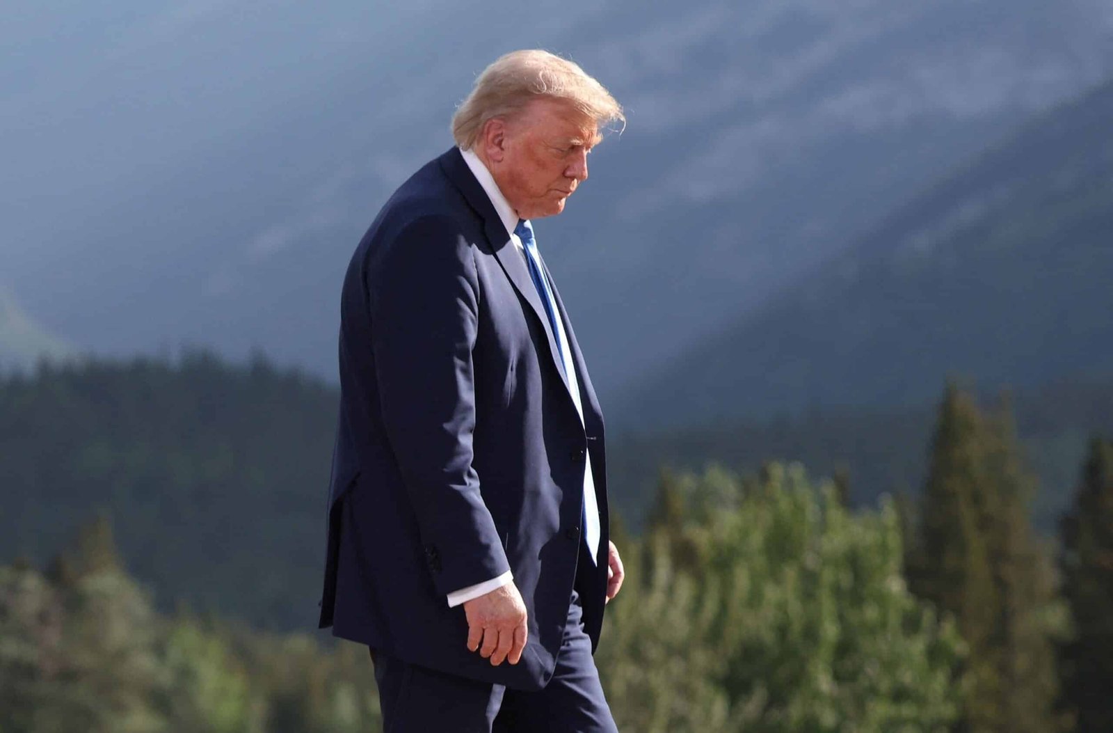 Diplomatic Bolpe or Military Action?: Trump's choice in Iran: Analysis