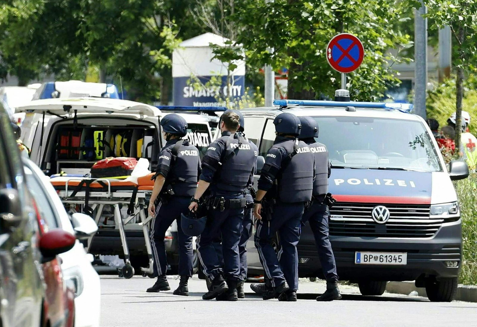 Several dead in the shooting at the Austrian school, according to the local police