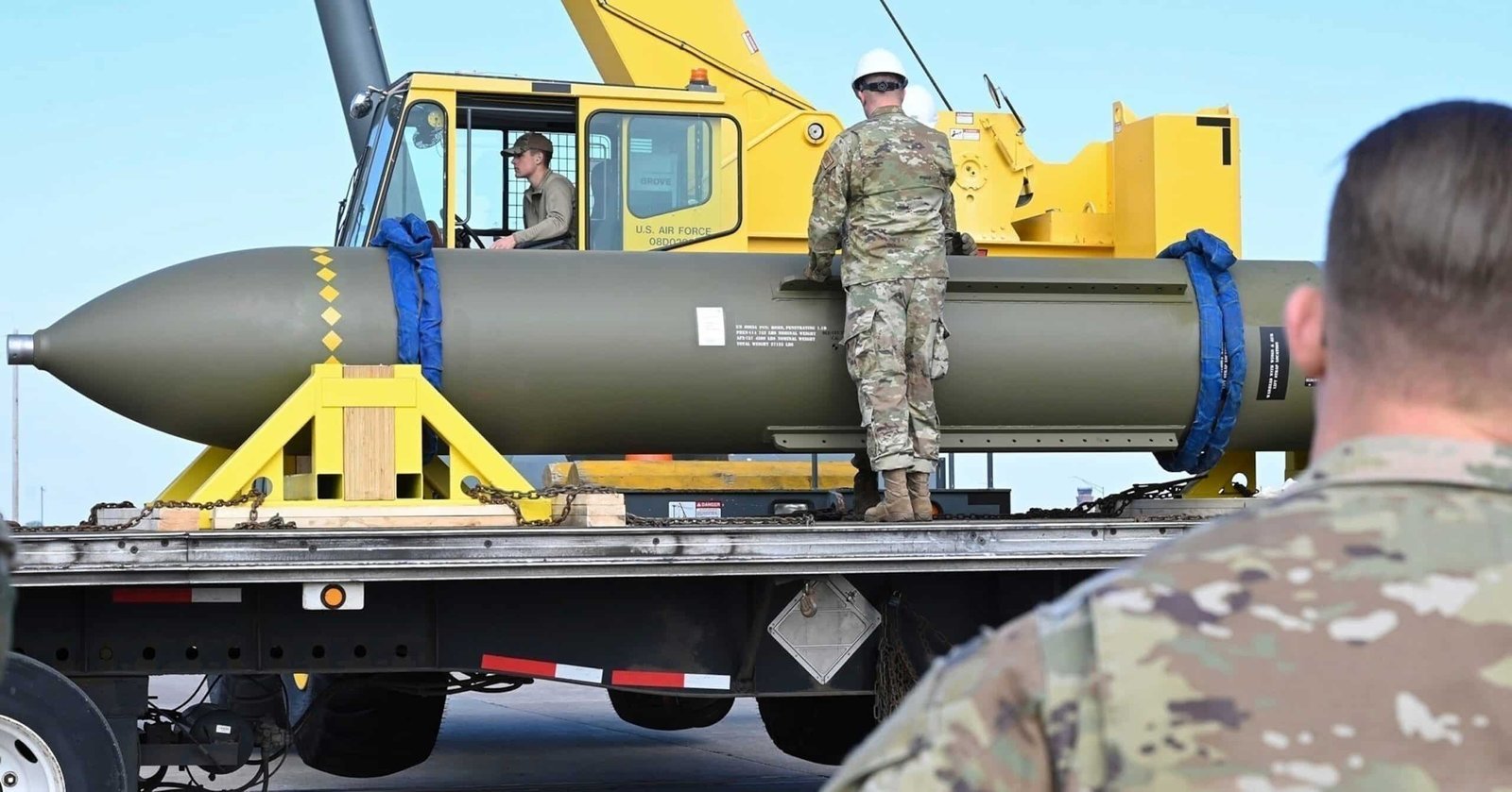 The bunker-buter-buter bomb of the United States and how it could be used against Iran's nuclear program